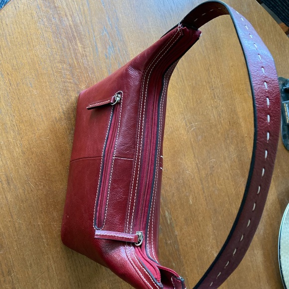 Red purse, white stitching, multiple pockets - Picture 3 of 8